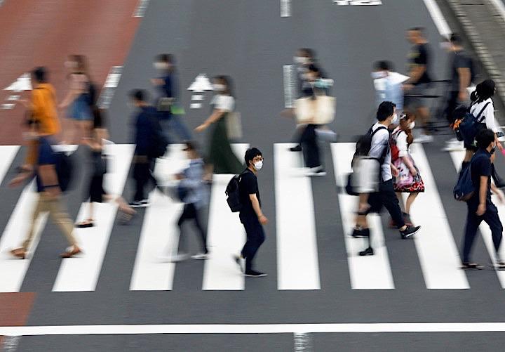 <!--21日、東京都では新たに258人の新型コロナウイルス陽性者が確認された。-->写真は7月30日、都内で。REUTERS/Issei Kato