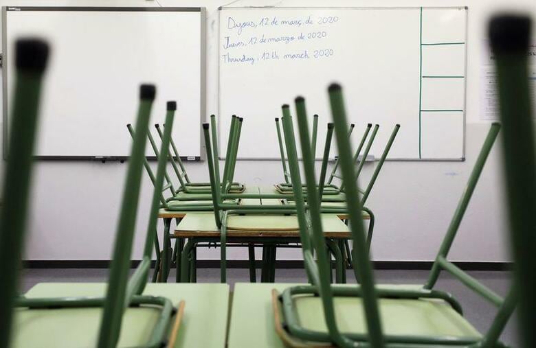 スペインでは新学期まで2週間足らずとなる中、新型コロナ感染者が依然として増加しており、対面授業再開に向けた政府の計画に子供の親や教師、野党から批判の声が高まっている。写真はバルセロナの学校、3月撮影(2020年　ロイター/Nacho Doce)