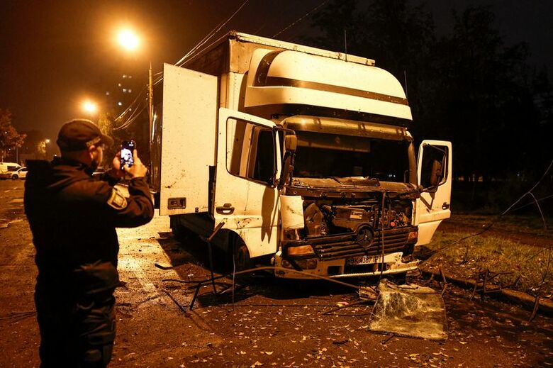 ロシアのミサイル攻撃を受けたキーウ、19日撮影 REUTERS/Valentyn Ogirenko