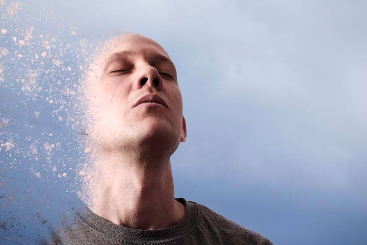 人とそれ以外、生と死の境界は？　Bjorn Forenius-iStock