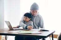 日本はフルタイムで働いても「普通の生活」が出来ない国