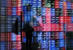 午前の日経平均は反落、円高進行を嫌気　一部好決算銘柄には買い