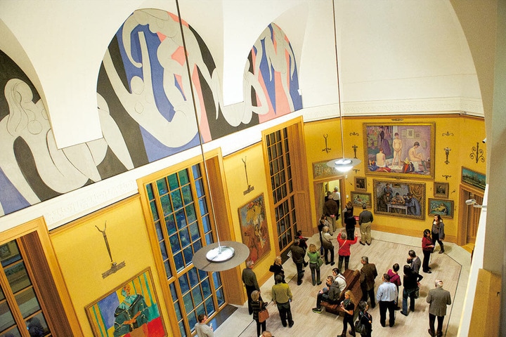 絵画800点を含む2500点以上の美術品を収蔵するバーンズ・コレクションの館内