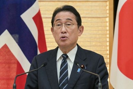 　１２月８日、岸田文雄首相（写真）は衆院予算委員会で、自民党派閥の政治資金パーティー問題について、党全体の問題として強い危機感を持って一致結束対応していかなければならない課題だとの認識を示した。都内で７日代表撮影（２０２３年　ロイター）