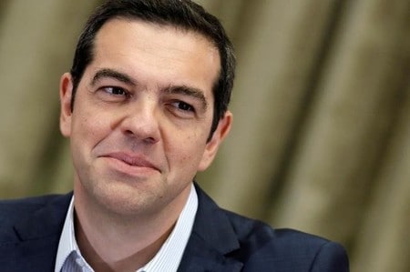 　８月２９日、ギリシャのチプラス首相は、今年のＧＤＰ伸び率が２％近くとなり、改定後の政府見通しをやや上回るだろうと述べた。写真はアテネで７月撮影（２０１７年　ロイター／Costas Baltas）