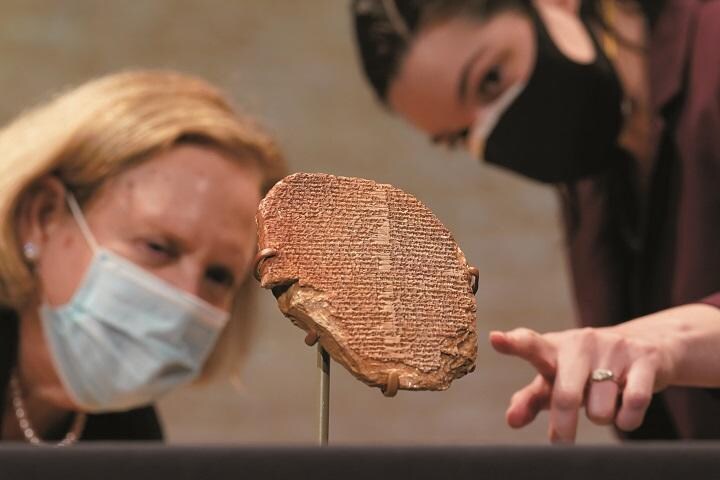 イラクに返還された古代メソポタミアの粘土板はイラク戦争の混乱に乗じて盗まれアメリカに密輸されていた　KEVIN LAMARQUEｰREUTERS