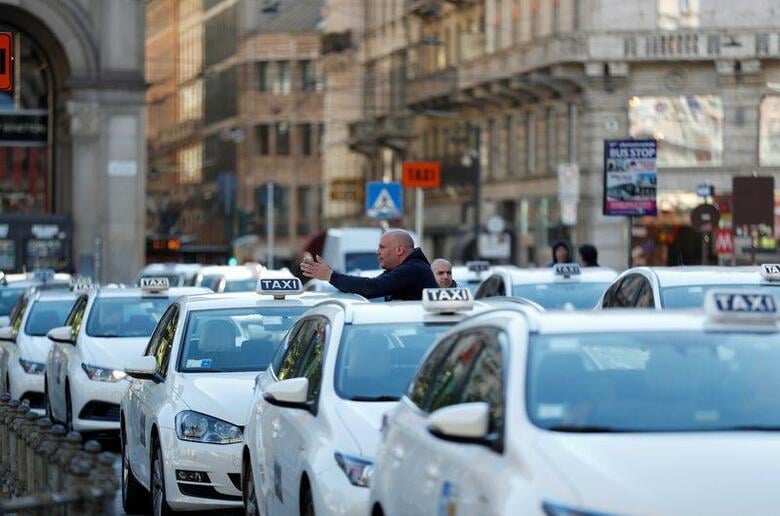 　３月１日、イタリア当局は、国内の新型コロナウイルス感染による死者が前日から５人増え、３４人になったと発表した。写真はミラノで２月撮影（２０２０年　ロイター/Yara Nardi）