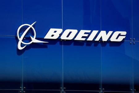 米航空機大手ボーイングは１日、部品供給などを担うグローバルサービス部門に影響を与えたサイバー事件について調査を進めていると明らかにした。警察の捜査に協力しているという。写真は６月１８日、フランスのパリで撮影（２０２３年　ロイター/Benoit Tessier）
