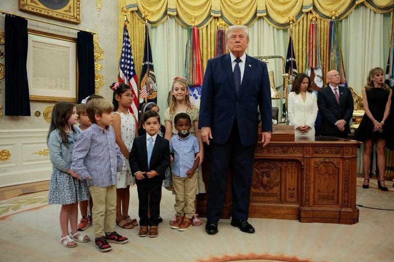 写真はトランプ米大統領（中央）。7月6日、ワシントンで撮影。 REUTERS/Evan Vucci