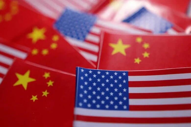 写真は米中国旗のイメージ。2025年3月に撮影。 REUTERS/Dado Ruvic
