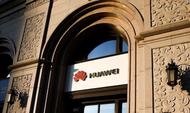 Huaweiスマホの販売店（北京）　Thomas Peter-REUTERS