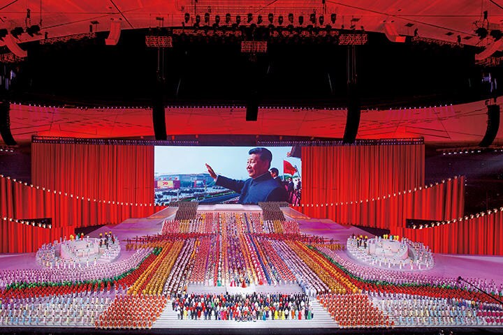 オリンピック・スタジアムで行われた祝賀文芸公演（6月28日）　THOMAS PETER-REUTERS