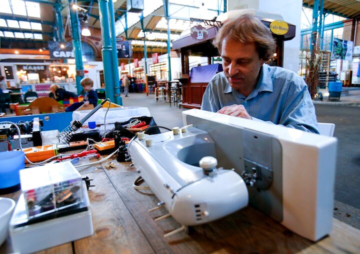 ベルリンの修理カフェ　Tobias Schwarz-REUTERS