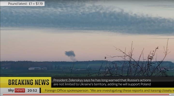 ロシアのミサイルがポーランドに着弾し、２人が死亡したと、ＡＰ通信が１５日、米情報機関の高官の情報として報じた。SKy News / YouTube