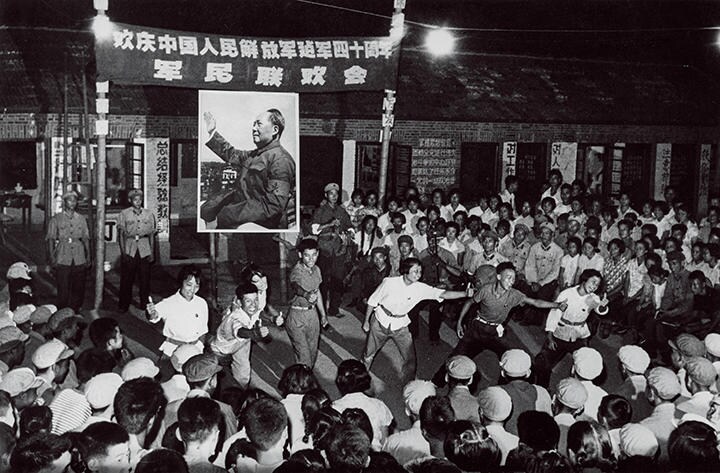 紅衛兵を動員した毛の文革は弾圧が横行する凄惨な政治闘争だった（1967年、上海）　API-GAMMA-RAPHO/GETTY IMAGES