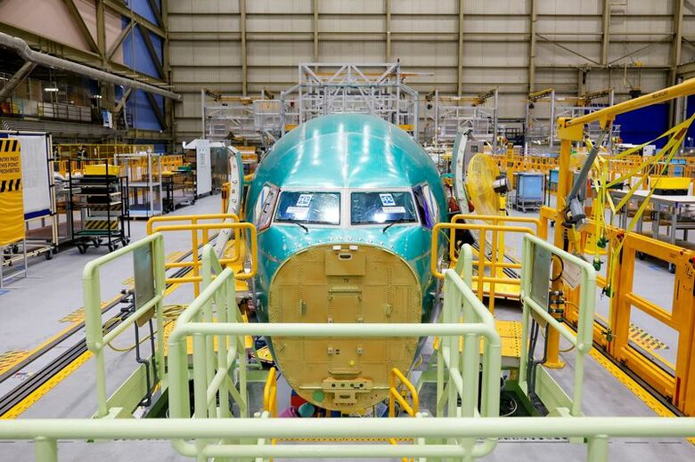 米ワシントン州エベレットにあるボーイング工場で建造中の７３７ＭＡＸ１０。７月に代表撮影。REUTERS