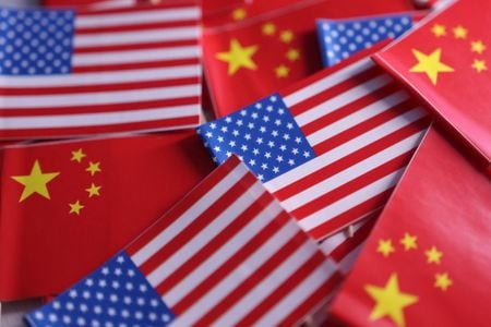 中国文化観光省は９日、足元の経済・貿易関係の「悪化」を理由に、米国を訪れる国民に対して渡航勧告を発表した。（２０２５年　ロイター/Dado Ruvic/Illustration）