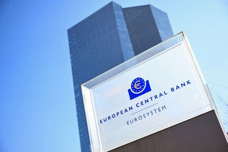 欧州中央銀行（ＥＣＢ）は２４日、８会合ぶりに政策金利を据え置いた。フランクフルトの本部、３月撮影（２０２５年　ロイター/Jana Rodenbusch/File Photo）