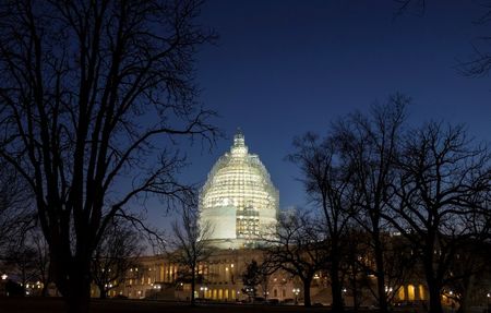 　６月１２日、米下院は貿易促進権限（ＴＰＡ）法案の採決を行う。写真は連邦議会議事堂。２月撮影（２０１５年　ロイター/Joshua Roberts ）