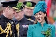 キャサリン妃とウィリアム皇太子、聖パトリックデーで「大佐」としてエールを送り合う
