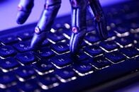 人型ロボットの社会実装へ、ツムラなどの連合がデータ工場稼働