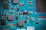 【クイズ】売上高が世界1位の「半導体ベンダー」はどこ？ ついに首位交代！