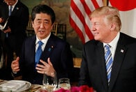 安倍政権は今こそトランプと距離を置く時ではないか
