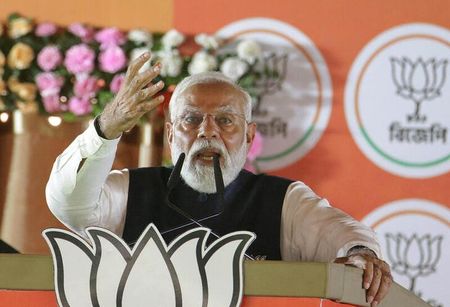 国際通貨基金（ＩＭＦ）は１６日公表した世界経済見通しで、インドの今年度（４月始まり）の国内総生産（ＧＤＰ）成長率予想を前回の６．５％から６．８％に上方修正した。写真は、２０２４年４月１６日にインド・西ベンガル州で演説するインドのモディ首相。（２０２４年　ロイター／Stringer）