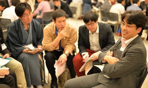 部署や役職、社歴などの垣根を取り払って交流する社内有志の会