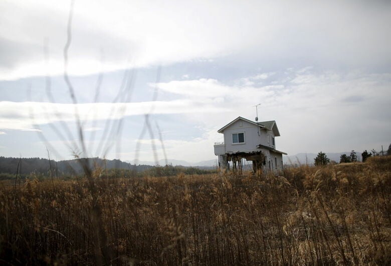 東日本大震災による津波で破壊された住宅が、福島県大熊町の帰宅困難区域に取り残されている。２月１３日撮影（２０１６年　ロイター/Toru Hanai）