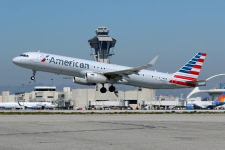 アメリカン航空機の資料写真。米カリフォルニア州ロサンゼルスのロサンゼルス国際空港で2018年3月撮影。REUTERS/Mike Blake