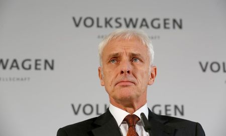 　１１月２０日、ＶＷのミュラーＣＥＯ、来年の投資額を当初見通しから１０億ユーロ削減する方針を表明（２０１５年　ロイター／Ina Fassbender）