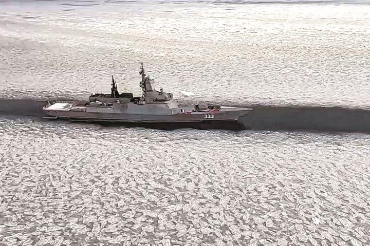 圧力をかけ続けるが……（宗谷海峡付近を航行するロシア軍艦）　RUSSIAN DEFENSE MINISTRY PRESS SERVICEｰAP/AFLO