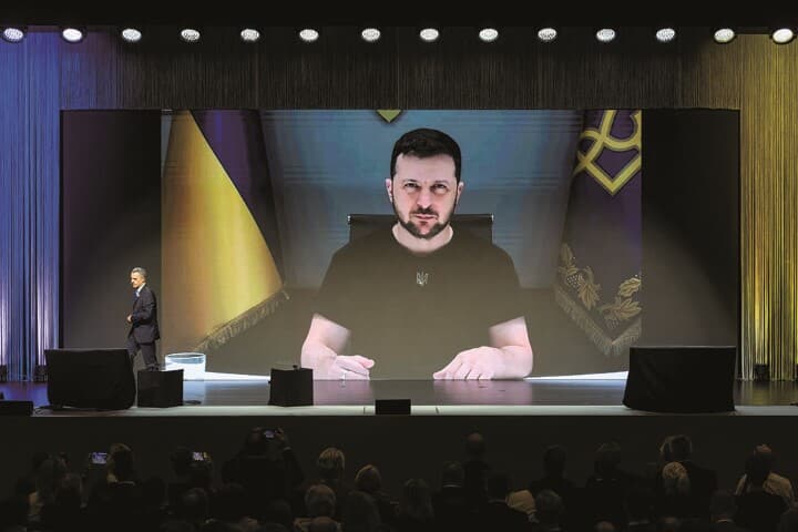 ゼレンスキー大統領は領土奪還を宣言　MICHAEL BUHOLZERｰPOOLｰREUTERS