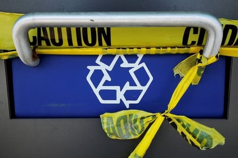 写真はリサイクル用の収集箱。米ボストン近郊で７月撮影。 REUTERS/Brian Snyder
