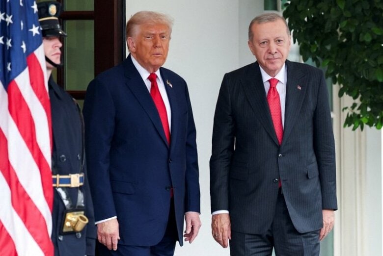 2025年9月、ホワイトハウスでトランプ米大統領との会談に臨むトルコのエルドアン大統領。 REUTERS/Jonathan Ernst