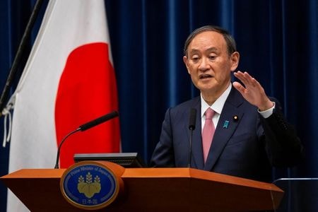 　５月１８日　一転して緊急事態宣言の発出に舵を切った１４日の政府の対応は、すでに新型コロナウイルス対策を巡って後手後手の印象が強まっていた菅義偉首相の求心力に影を落としつつある。写真は北海道などに緊急事態宣言を決定した後、会見する菅首相。５月１４日、東京の首相官邸で撮影（２０２１年　ロイター/代表撮影）