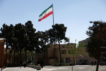 イラン国旗、テヘランで7日撮影　Majid Asgaripour/WANA (West Asia News Agency) via REUTERS