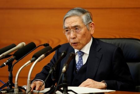日銀の黒田東彦総裁は２４日、台風上陸で工業生産が影響を受けたため、日本経済は昨年第４・四半期にマイナス成長に陥った可能性があると述べた。写真は１月２１日、都内で撮影（２０２０年　ロイター/Kim Kyung-Hoon）