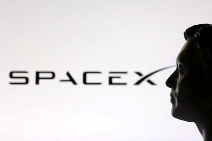 実業家イーロン・マスク氏が率いる米宇宙企業スペースＸが米政府と交わした計約２２０億ドルの契約に先行き不透明感が浮上している。写真は１月２３日撮影（２０２５年　ロイター/Dado Ruvic/Illustration）