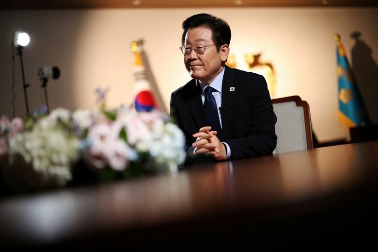 2025年9月19日、韓国ソウルの大統領府でロイターのインタビューに答える李在明大統領。   REUTERS/Kim Hong-Ji