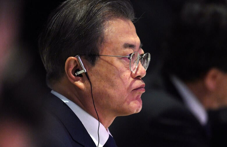 韓国政府が亡命意思を持つ北朝鮮国民を強制送還したのは始めてだ（写真は今月のASEAN首脳サミットに出席した文在寅大統領）　Chalinee Thirasupa-REUTERS