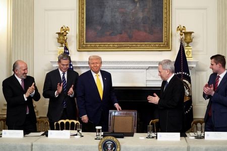 　３月７日、トランプ米大統領はホワイトハウスで「暗号資産（仮想通貨）サミット」を開催し、政府高官や関係議員のほか、業界の有力者が集まった（２０２５年　ロイター/Evelyn Hockstein）