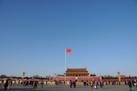 　１月２０日、中国当局は、新型のコロナウイルスによるとみられる肺炎で、週末に新たに１３９人が感染し、死亡した人も３人になったと発表した。写真は北京の天安門広場で２０１７年１２月撮影（２０２０年　ロイター）