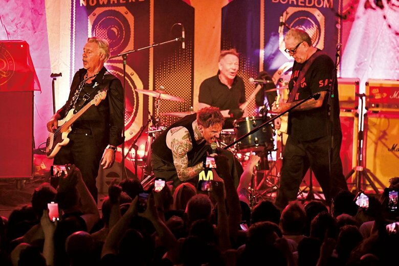 2024年にボーカルにフランク・カーターを迎えて再結成　REX/AFLO