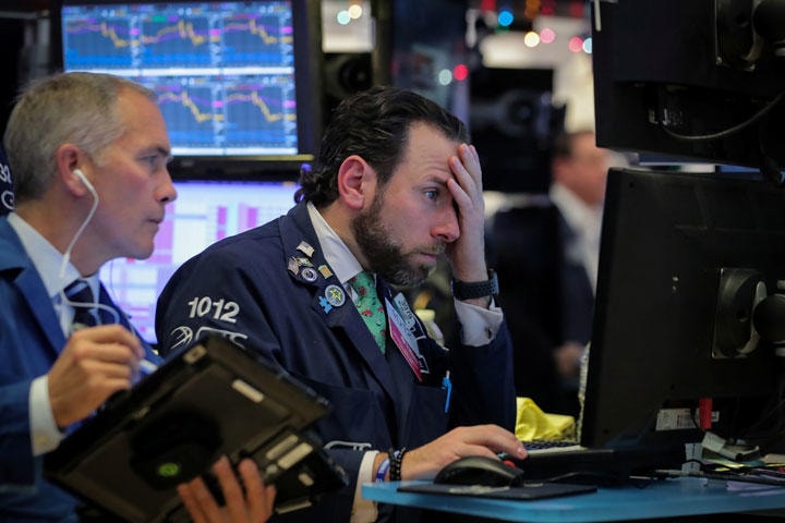 FRBの利上げ後、12月19日のダウ平均は今年の最安値をつけたBrendan McDermid-REUTERS