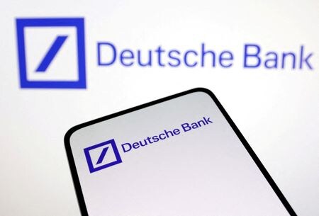 　欧州中央銀行（ＥＣＢ）は、ドイツ銀がバランスシートのリスクを過小評価し、財務の健全性について誤解を招くような説明をしていたとする元行員の主張を検証している。写真はドイツ銀行のロゴ。２０２３年３月撮影（２０２５年　ロイター／Dado Ruvic）