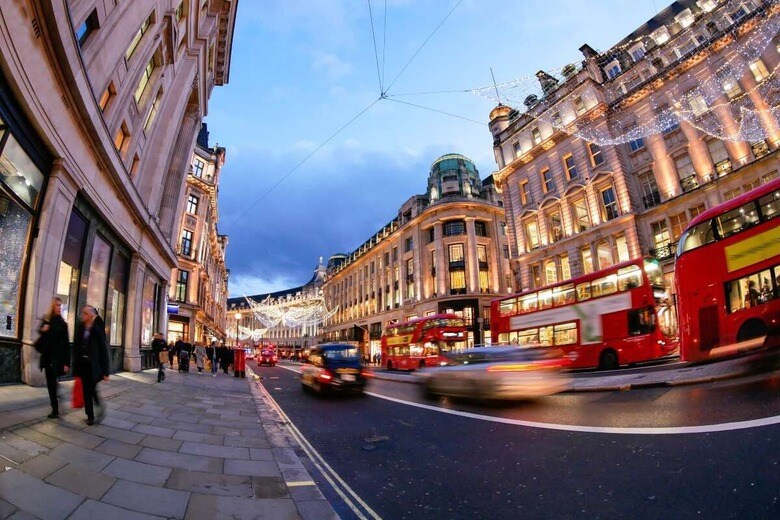 ロンドンのオックスフォード・ストリート　alice-photo／Shutterstock