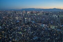 「緩やかに回復」維持、生産を上方修正　中東の影響注視＝9月月例報告