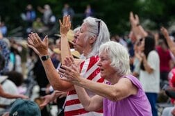 トランプ政権後援のキリスト教行事、政教分離に反するとの批判も